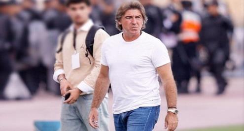 تقارير: الرجاء يتفق على فسخ عقد مدربه